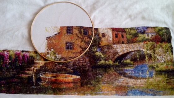 Этап процесса «Вышивка ,,Деревня на воде"»