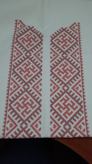 Этап процесса «Вишиванка для друга»