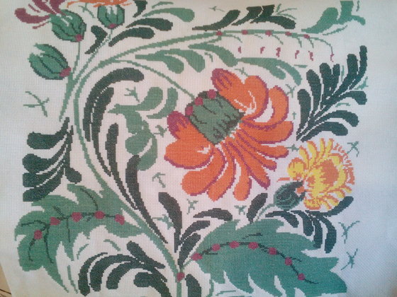 Этап процесса «Подушка Хохлома»