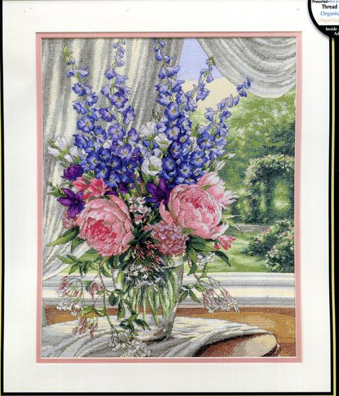 Этап процесса «DIMENSIONS Пионы и дельфиниумы»