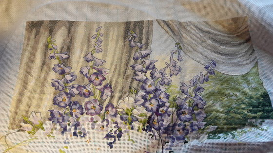 Этап процесса «DIMENSIONS Пионы и дельфиниумы»