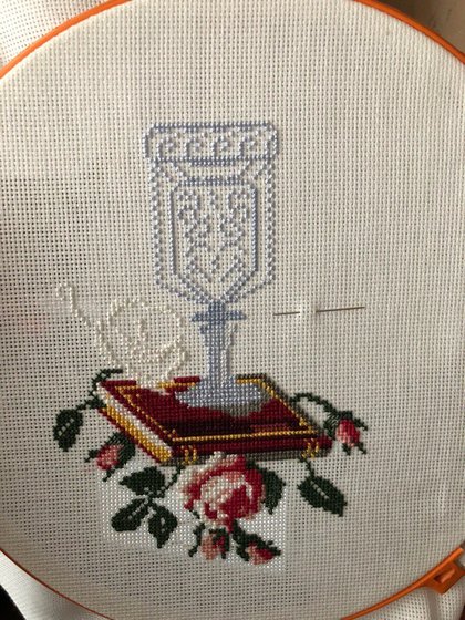 Этап процесса «кубок на книге.»