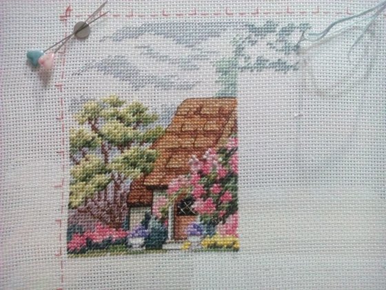 Этап процесса «УМИРОТВОРЕННЫЙ КОТТЕДЖ - Dimensions  №02461- 41х30 см»