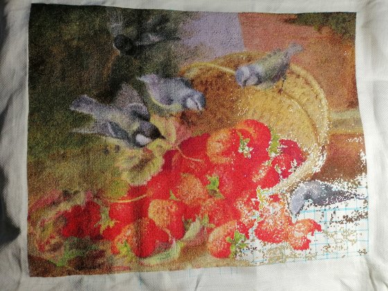 Этап процесса «GK 1275 Натюрморт клубника и синички»