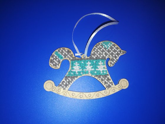 Этап процесса «Новогодние игрушки»