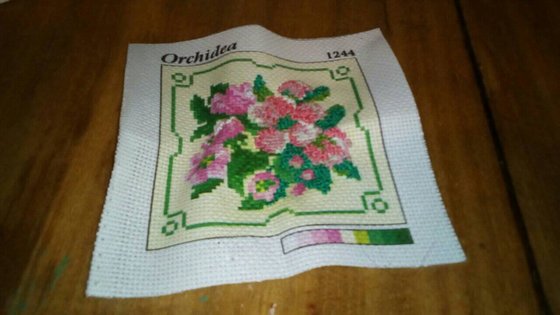 Этап процесса «вышивка крестом орхидеи»