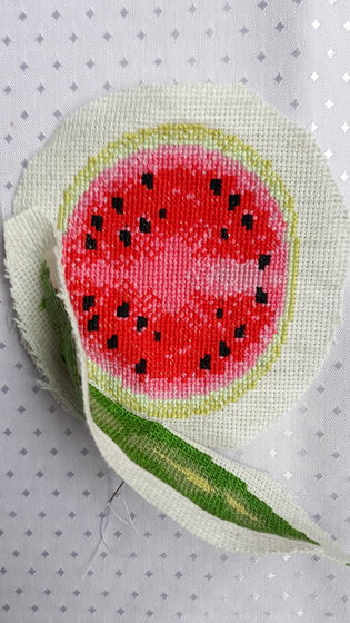 Этап процесса «Игольница "Арбуз" от Риолис самоподбор»