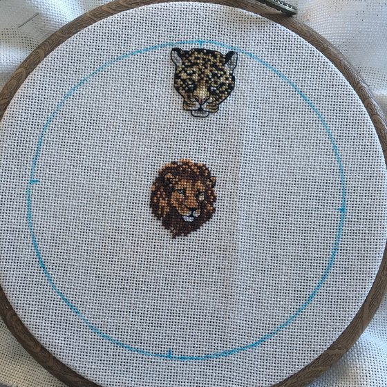 Этап процесса «Игольница с дикими кошками»