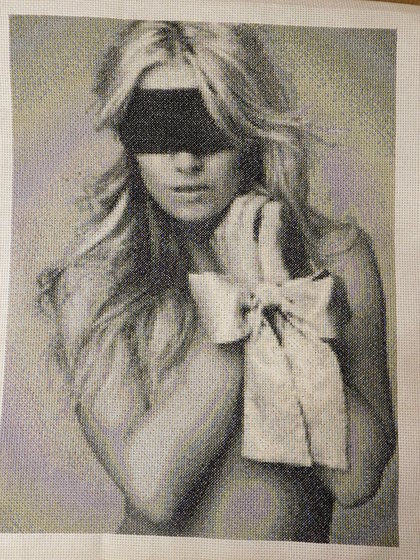 Этап процесса «Девушка с бантом»