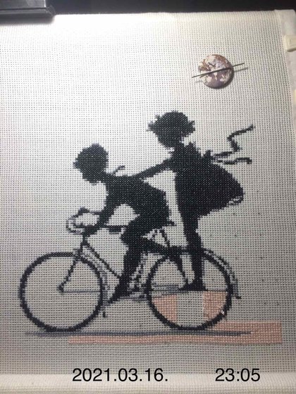 Этап процесса «Дети на велосипеде. Монохром»