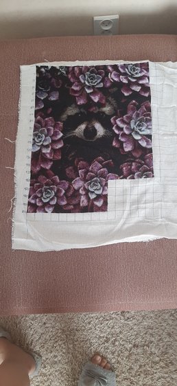 Этап процесса «енот в цветах»