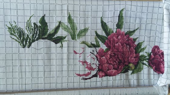 Этап процесса «Пионы и красные яблоки»