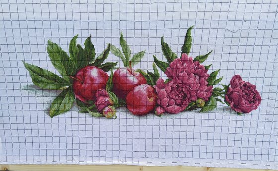 Этап процесса «Пионы и красные яблоки»