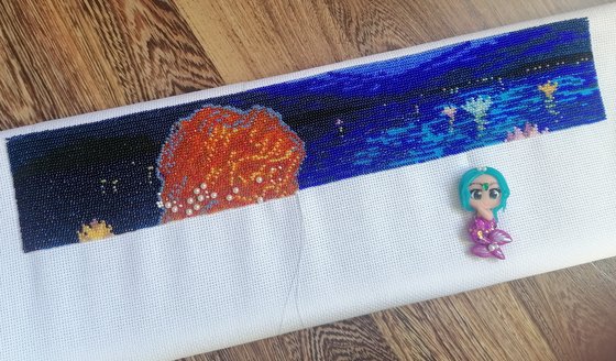 Этап процесса «Процесс вышивки Золотые ручки - Русалка»