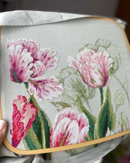 Этап процесса ««Весенние тюльпаны» Риолис 100/052»