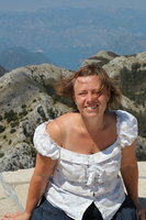 Хочу послушать ваше мнение о воске для ниток. Нужная вещь? Много ли кто им пользуется?